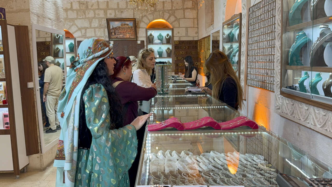 Uzak Şehir diziyle turist patlaması yaşanan Midyat’a Konya’dan da akın var 4
